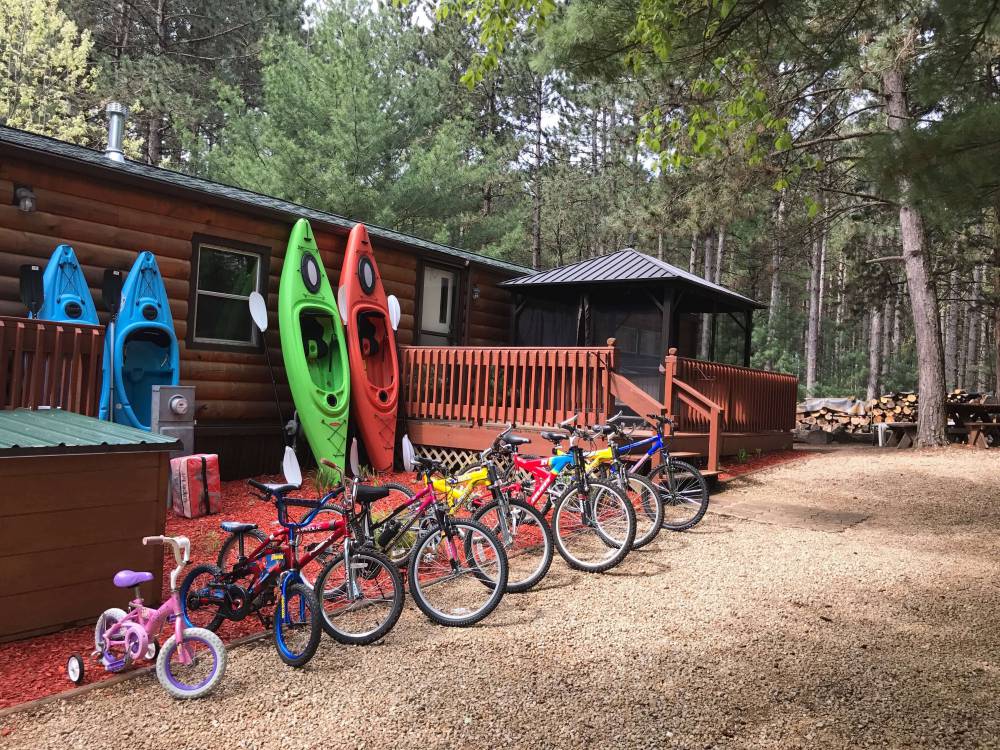 Lilikoi Resort comes with kayaks and bikes.